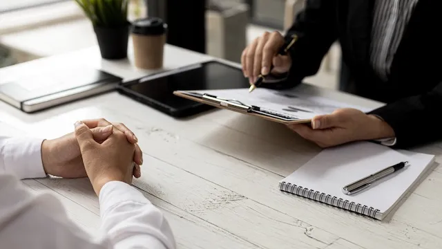 人事処遇とは? 評価に基づいて決まる給与・職位・待遇の総称